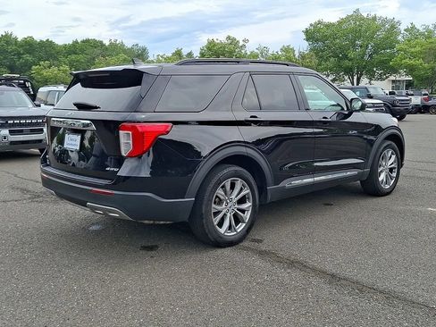 Used 2023 Ford Explorer XLT w/ Equipment Group 202A AWD/4WD image 9