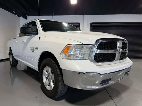 Used 2019 RAM 1500 Classic SLT AWD/4WD image 3