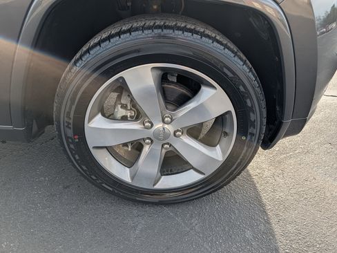 Used 2014 Jeep Grand Cherokee Overland w/ Trailer Tow Group IV image 30