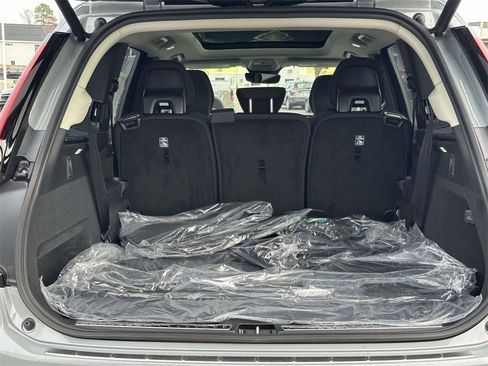 New 2026 Volvo XC90 B6 Plus w/ Protection Package Premier AWD/4WD image 13