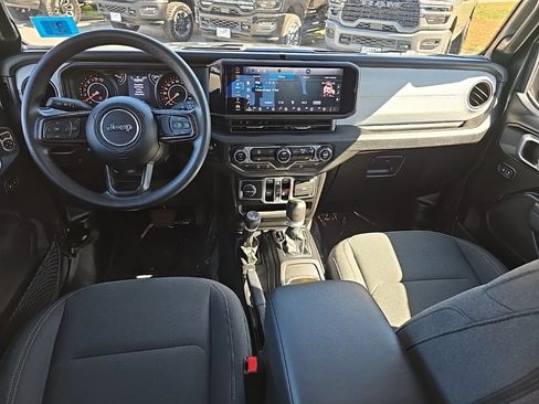 Certified 2024 Jeep Gladiator Sport image 17