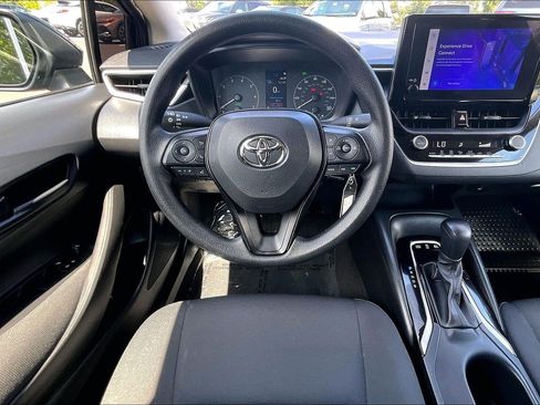 Used 2025 Toyota Corolla LE FWD image 5