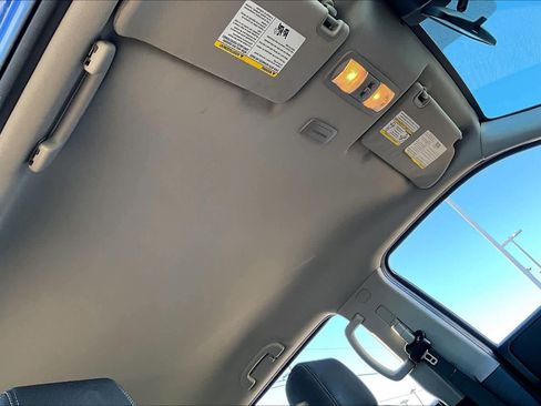 Used 2022 Nissan Frontier SV w/ Technology Package image 14