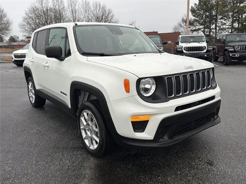 Used 2023 Jeep Renegade Latitude image 4