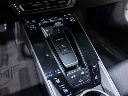 Used 2022 Porsche 911 Carrera image 45