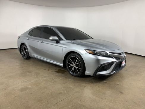 Used 2023 Toyota Camry SE w/ Convenience Package image 5