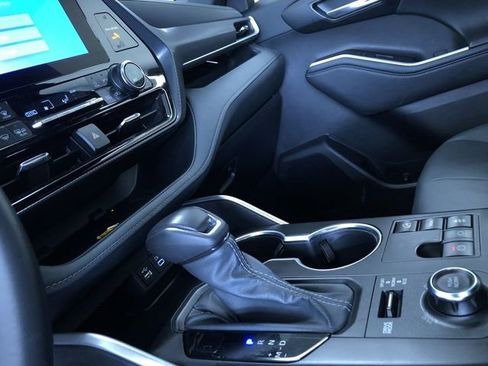 Certified 2025 Toyota Highlander XSE image 29