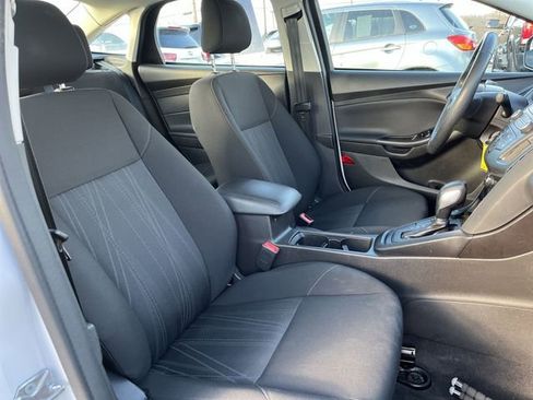 Used 2018 Ford Focus SE w/ Cold Weather Package image 26