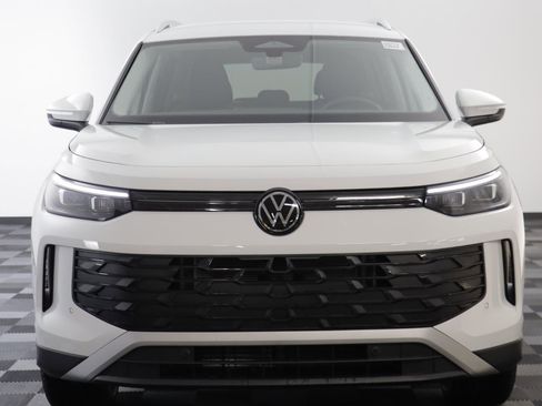 New 2026 Volkswagen Tiguan SE image 21
