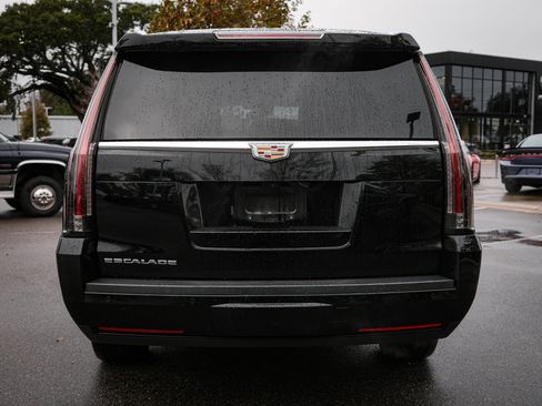 Used 2020 Cadillac Escalade ESV Premium Luxury image 15
