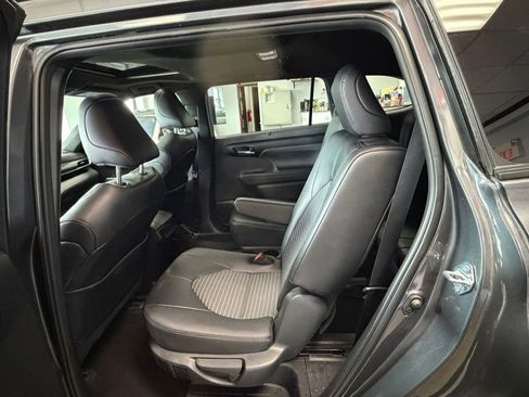 Used 2025 Toyota Highlander XSE AWD/4WD image 24