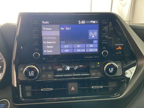 Used 2021 Toyota Highlander XLE AWD/4WD image 26