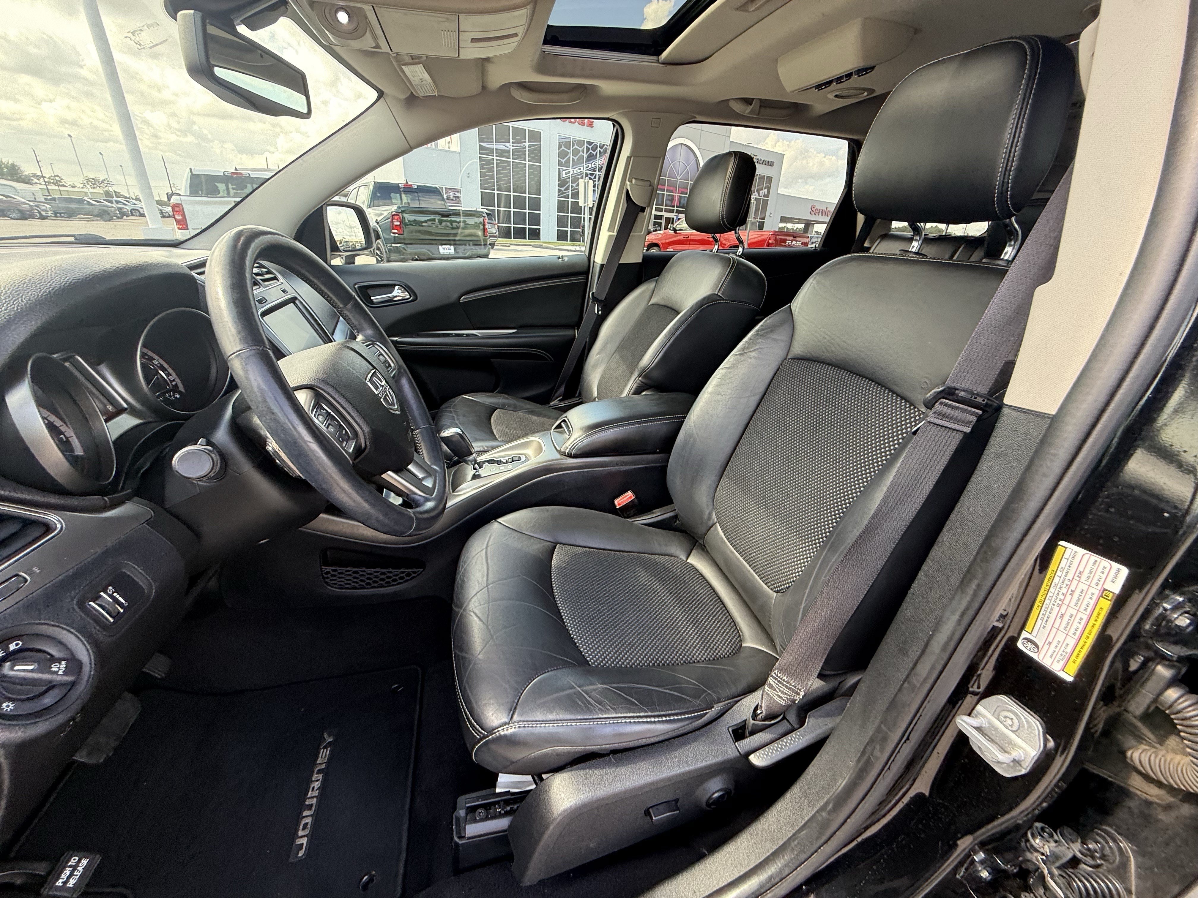 Used 2017 Dodge Journey Crossroad w/ Popular Equipment Group FWD image 27