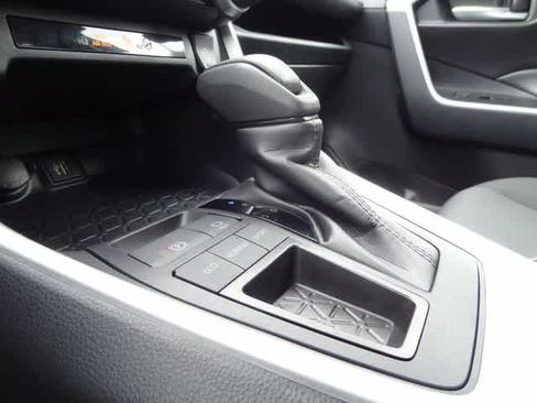 Certified 2025 Toyota RAV4 XLE FWD image 29