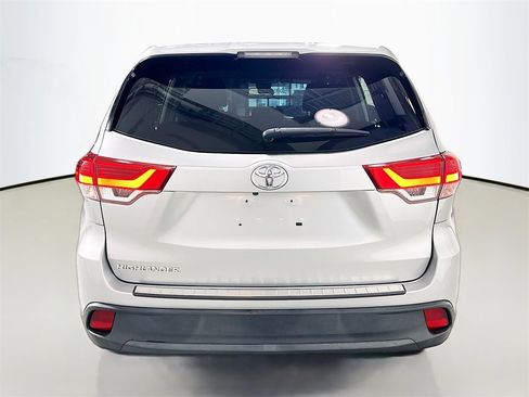 Used 2019 Toyota Highlander LE image 7