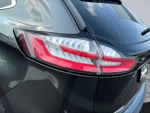 Used 2019 Ford Edge Titanium w/ Equipment Group 301A AWD/4WD image 21
