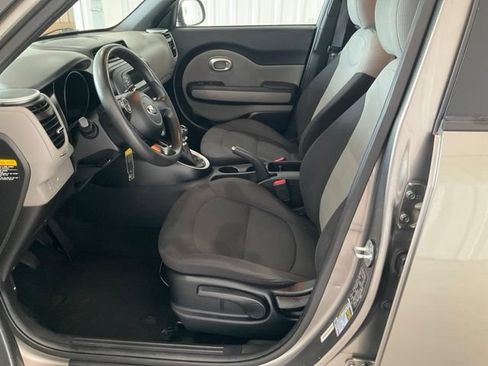 Used 2015 Kia Soul FWD image 2