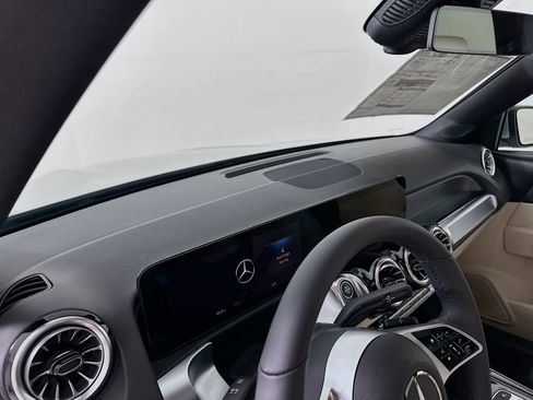 New 2026 Mercedes-Benz GLB 250 image 10