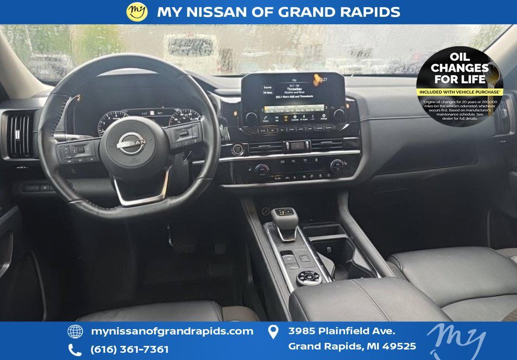 Used 2024 Nissan Pathfinder SL w/ Black Appearance Package AWD/4WD image 8