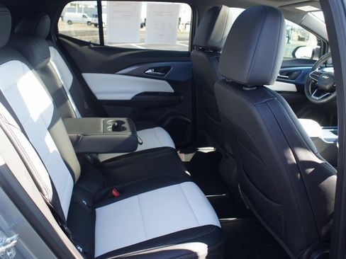 Used 2025 Chevrolet Equinox EV LT w/ Convenience Package image 19