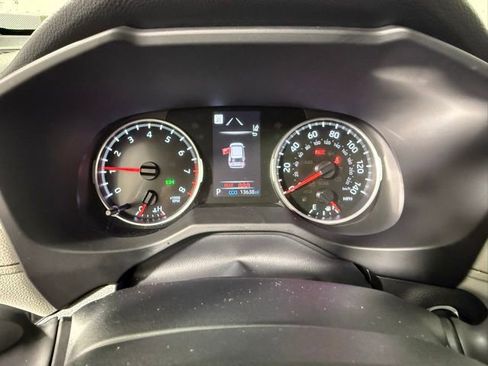 Used 2022 Toyota RAV4 XLE Premium image 30