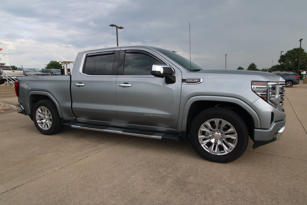 Used 2024 GMC Sierra 1500 Denali w/ Technology Package RWD image 3