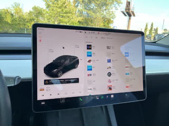 Used 2021 Tesla Model Y Long Range AWD/4WD image 34