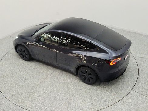 Used 2024 Tesla Model Y Long Range RWD image 29