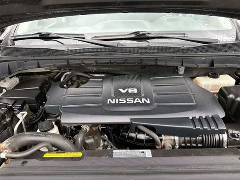 Used 2017 Nissan Titan SV image 30