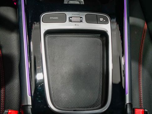 Used 2025 Mercedes-Benz GLB 250 image 22