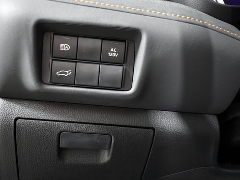 Used 2023 Toyota Highlander Bronze Edition image 11