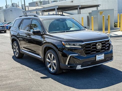 New 2025 Honda Pilot Touring image 3