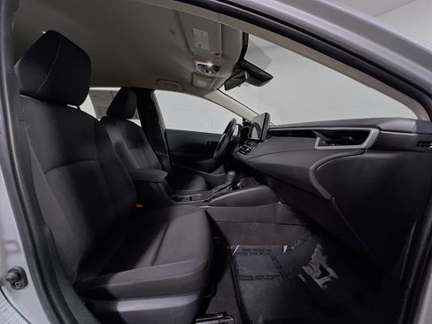 Used 2025 Toyota Corolla LE image 31
