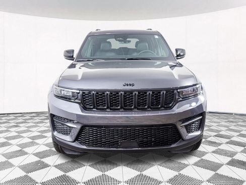 New 2025 Jeep Grand Cherokee Altitude image 5