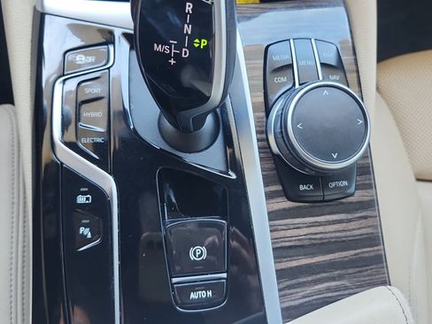 Used 2023 BMW 530e w/ Premium Package RWD image 18