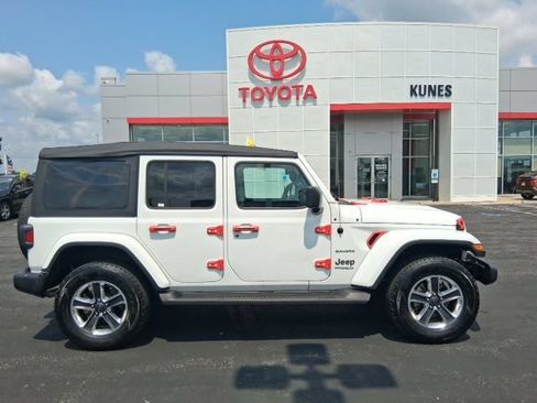 Used 2022 Jeep Wrangler Unlimited Sahara w/ Cold Weather Group AWD/4WD image 8