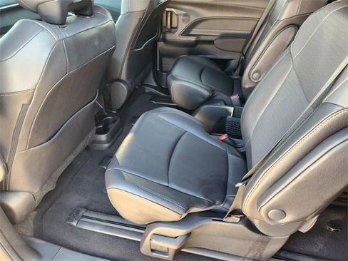 Used 2023 Toyota Sienna XLE Woodland Edition image 12