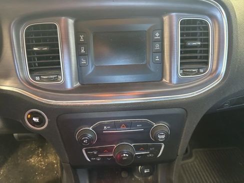 Used 2016 Dodge Charger SE RWD image 14