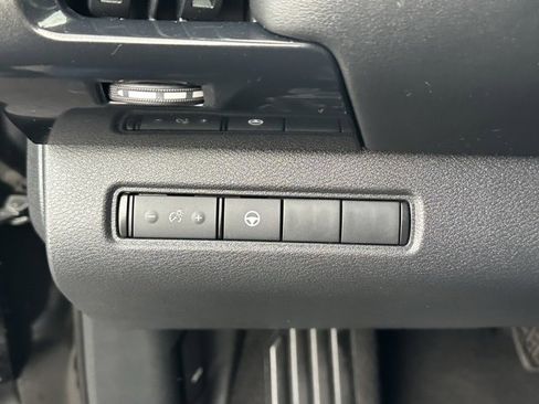 Used 2022 Nissan Pathfinder SV image 21