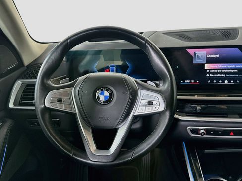 Used 2025 BMW X7 xDrive40i AWD/4WD image 18