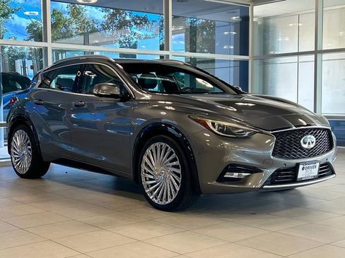 Used 2018 INFINITI QX30 Premium w/ Technology Package image 6