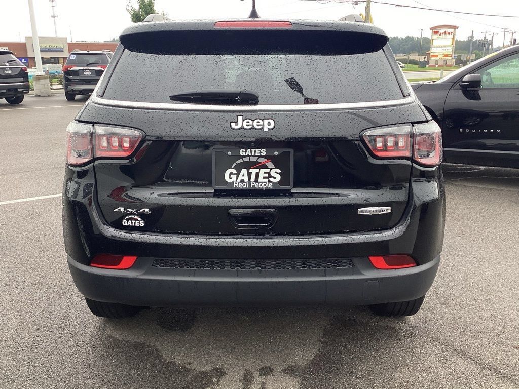 Used 2024 Jeep Compass Latitude AWD/4WD image 5