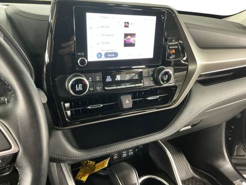 Used 2023 Toyota Highlander LE AWD/4WD image 7