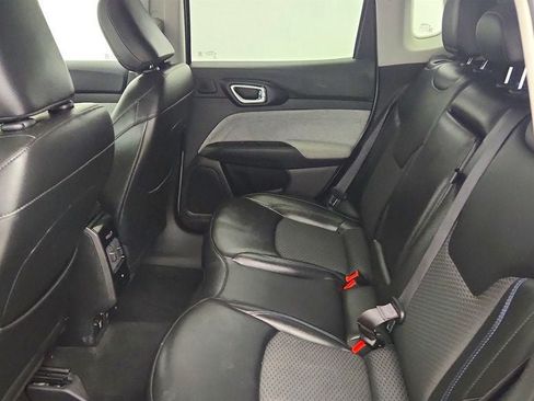 Used 2022 Jeep Compass Latitude w/ Sun and Sound Group AWD/4WD image 22