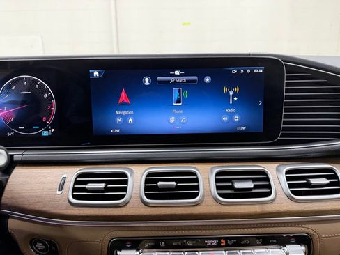 Used 2025 Mercedes-Benz GLS 580 4MATIC image 30