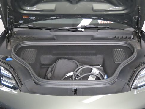 Certified 2025 Porsche Macan 4S Electric AWD/4WD image 51