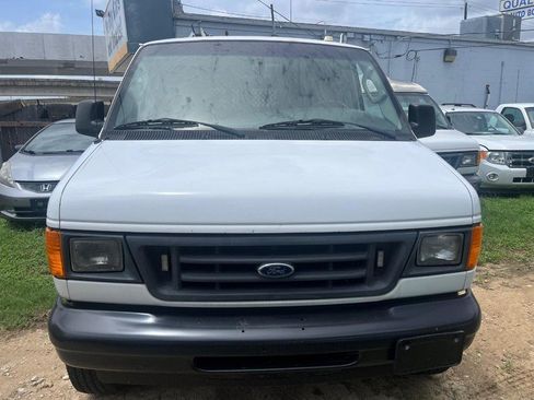 Used 2007 Ford E-350 and Econoline 350 Super Duty RWD image 2