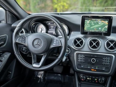Used 2016 Mercedes-Benz GLA 250 image 27