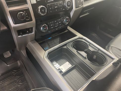 Used 2020 Ford F250 Lariat w/ Lariat Ultimate Package AWD/4WD image 18