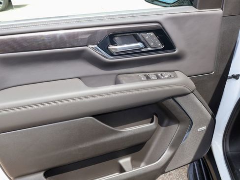 New 2026 GMC Yukon Elevation AWD/4WD image 9